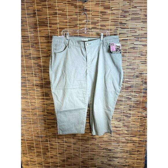 Lee Capris Size 20W Slender Stretch Tan Khaki Capris NWT - Picture 1 of 6